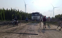 Người dân tiếp tục rào đường vào dự án điện gió ở Sóc Trăng