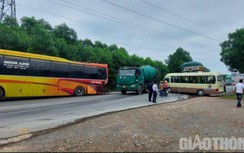 Xe đầu kéo tông liên hoàn 2 ô tô, tuyến tránh 1A ùn tắc cục bộ