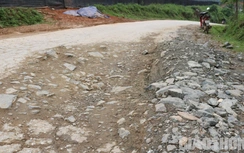 Cận cảnh Tỉnh lộ 166 Yên Bái xuống cấp, hư hỏng