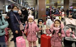Trẻ em Việt kiều Ukraine về học tại quê hương: Khó khăn giấy tờ