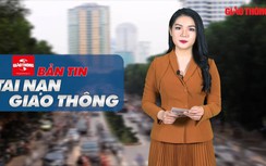 Video TNGT 23/4: Xe bồn tông đổ nhiều mét dải phân cách trên QL1