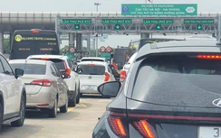 Tổng cục Đường bộ nói gì việc thu phí không dừng tê liệt trên cao tốc?