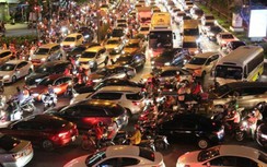 Lần đầu kẹt xe trên đại lộ Phạm Văn Đồng - cửa ngõ sân bay Tân Sơn Nhất