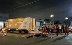 Cô gái khóc ngất bên thi thể chồng sắp cưới tử vong sau va chạm xe tải