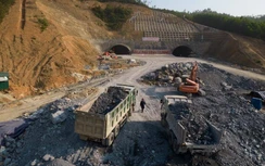 Chùm ảnh: Thông nhánh trái hầm xuyên núi cao tốc Nghi Sơn - Diễn Châu