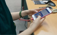 Điện thoại phát nổ do vừa dùng vừa sạc, nam thanh niên nguy cơ mù mắt