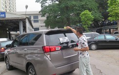 Chùm ảnh: Ô tô mới "chạy đua" để kịp đăng kiểm ngay trước nghỉ lễ 30/4