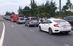 Quốc lộ 60, cầu Rạch Miễu kẹt xe hơn 4km