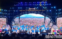 Dòng người đổ về đêm khai mạc du lịch biển Hà Tĩnh, ùn tắc chưa từng thấy