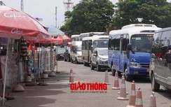 Ô tô xếp hàng dài hàng km chờ từ phà Gót ra Cát Bà ngày đầu nghỉ lễ 30/4