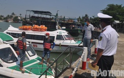 Mưa lớn, tuyến tàu Cửa Đại - Cù Lao Chàm tạm dừng, khách đi Lý Sơn hủy vé