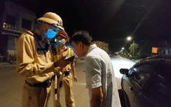 Tài xế bỏ cả xe và bạn gái tại chốt vì sợ bị kiểm tra nồng độ cồn
