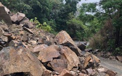 Bình Thuận: Sạt lở đèo Đại Ninh, giao thông ách tắc hơn 4 giờ