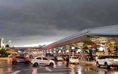 Mưa dông lớn, 7 chuyến bay đến Tân Sơn Nhất phải hạ cánh sân bay khác