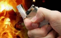 Nghi do mâu thuẫn, chồng tưới xăng đốt phòng ngủ khiến 3 người bị thương