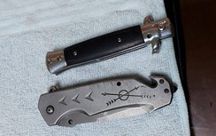 Phát hiện vật nguy hiểm trong cốp xe thanh niên vượt đèn đỏ cố tình bỏ chạy