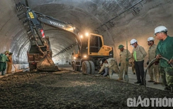 Cận cảnh thi công hầm xuyên núi về đích đầu tiên trên cao tốc Bắc - Nam