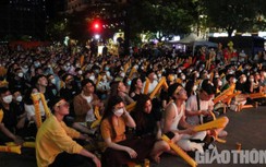 Người hâm mộ TP.HCM ‘cháy’ hết mình khi U23 Việt Nam vào thẳng chung kết