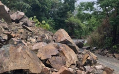 Liên tiếp sạt lở trên đèo Đại Ninh giữa Bình Thuận - Lâm Đồng
