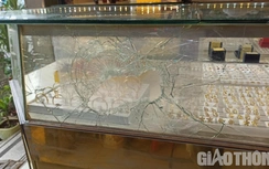 Thanh niên 23 tuổi dùng búa cướp tiệm vàng ở TP.HCM khai gì khi bị bắt?