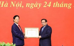 Nguyên Thủ tướng Nguyễn Tấn Dũng nhận Huy hiệu 55 tuổi Đảng