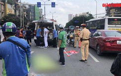 Video TNGT 28/5: Tài xế xe máy tử vong sau khi va chạm với 2 xe ô tô khác