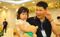 Người đàn ông bật khóc trên bàn mổ khi bác sĩ tìm được 19 "chú" tinh binh