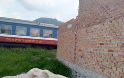 Vì sao Đồng Nai vẫn nhan nhản nhà không phép “mọc” sát đường sắt?