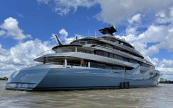 Choáng ngợp siêu du thuyền của tỷ phú giàu thứ 38 thế giới cập bến Cần Thơ