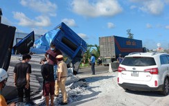 Xe tải chở đá đâm dải phân cách, giao thông QL1 ùn tắc kéo dài