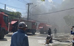 Cháy lớn tại kho chứa xe tang vật vi phạm của Phòng CSGT TP.HCM
