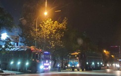 Xe nghi quá tải, quá khổ nườm nượp ra vào dự án đang thi công ở Cầu Giấy