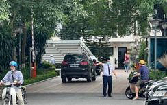 Công an xuất hiện tại nhà cựu Bộ trưởng Bộ Y tế Nguyễn Thanh Long