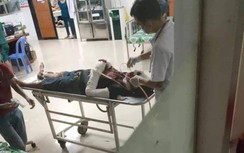 Thanh niên bị đâm gục trước cổng doanh trại bộ đội ở Kiến Tường