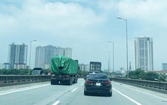 Ẩn họa ô tô chạy "rùa bò" trên cao tốc