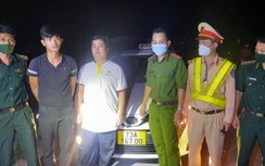 Truy đuổi xe taxi chở vị khách mang theo 2.000 viên ma túy
