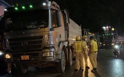 Chặn đứng đoàn xe tải nặng "thông" biển cấm từ phản ánh của Báo Giao thông