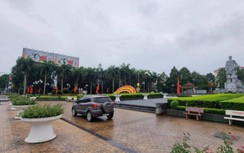 Xử lý đối tượng lạ mặt đứng ra thu tiền vé xe ở tượng đài Lê Lợi