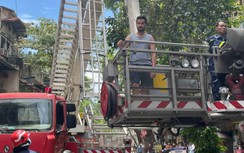 Cháy khách sạn Shining Central ở Hà Nội, đưa khách thoát bằng xe thang