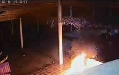 Điều tra đối tượng ném "bom xăng" vào nhà dân khiến lửa cháy ngùn ngụt
