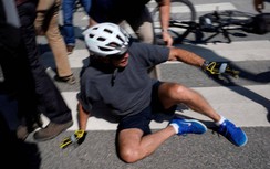 Nhà Trắng nói gì về việc ông Biden bị ngã xe đạp?