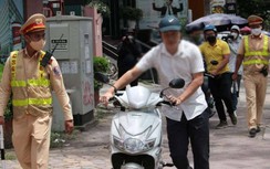 Ngày đầu cao điểm, tài xế "ma men" đổ mồ hôi tìm xe về nhà giữa nắng nóng