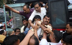 Vì sao Ấn Độ phải hủy 500 chuyến tàu, hệ thống đường sắt Anh tê liệt?