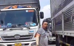 Chạy vào làn khẩn cấp, lái xe tải còn cầm dao đe dọa tài xế cứu thương