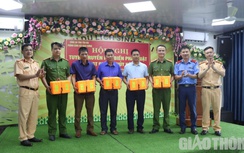 Trên 200 người được tuyên truyền phổ biến pháp luật về ATGT tại Yên Bái