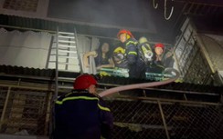 2 người mắc kẹt trong đám cháy lúc rạng sáng ở TP.HCM được cứu sống