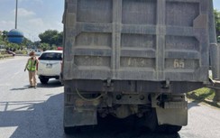 Tài xế chở quá tải đánh võng "như trong phim", chống đối CSGT trên cao tốc