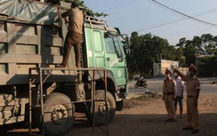 CSGT thẳng tay cắt thành thùng, tài xế than "không cắt cũng khó thoát"