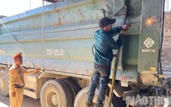 Xử phạt, cắt bỏ hàng loạt thùng xe cơi nới sau phản ánh của Báo Giao thông