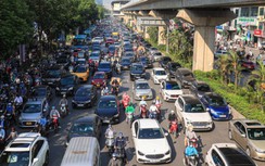 Cận cảnh đường Nguyễn Trãi sắp lắp dải phân cách cứng giữa ô tô với xe máy